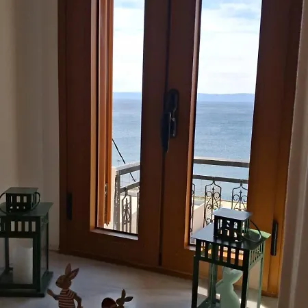 Seaview * Neápolis